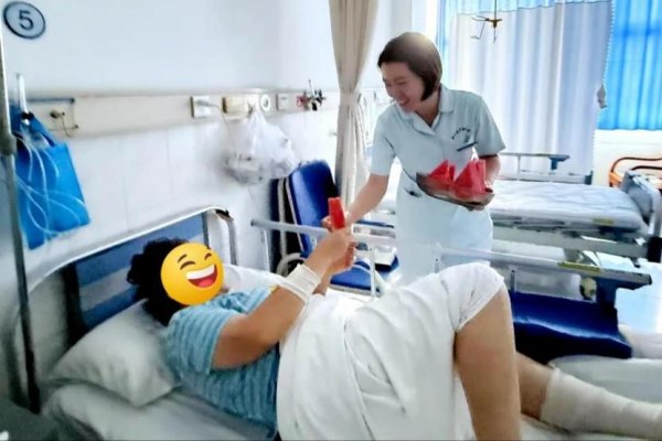 炒股配资评测网 这波操作太暖心！北大医疗鲁中医院开展“夏日清凉大作战”