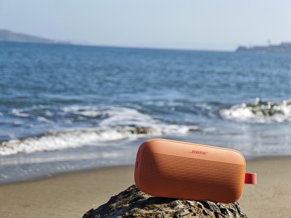 正规配资公司 Bose SoundLink Flex II限定色图赏：拎去海边太出片